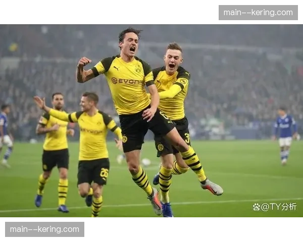 多特蒙德新援后卫(假设名)融入顺利,教练组看重其执行“混合防守纪律”的能力 多特蒙德新援后卫(假设名)融入顺利,教练组看重其执行“混合防守纪律”的能力