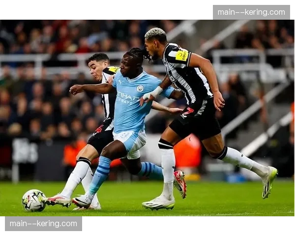 阿克因脚踝扭伤退出曼城合练，周末联赛出战成疑